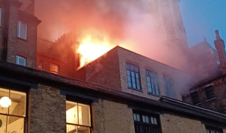 Major fire breaks out in luxury London hotel
