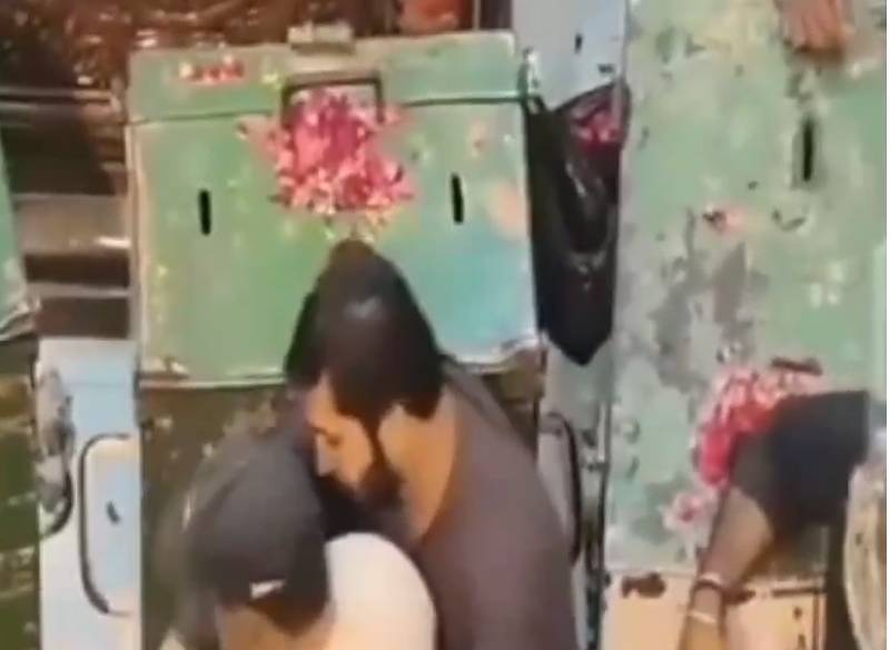 12 Auqaf Dept staffers suspended for looting visitors at Lal Shahbaz shrine 