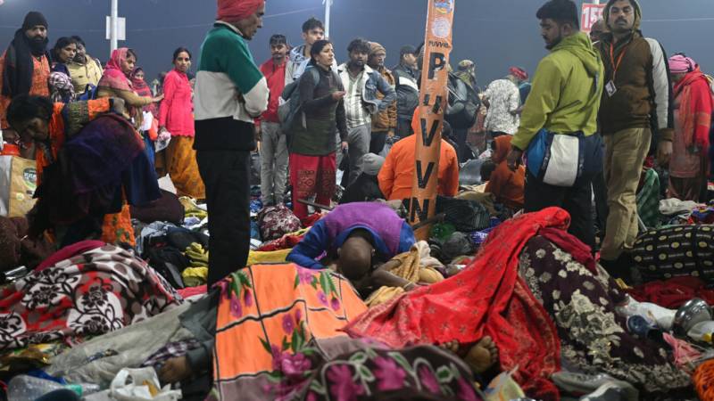 15 dead in India stampede to catch trains to Hindu mega-festival