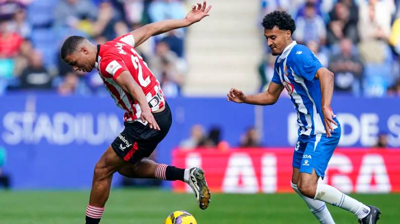 Bilbao v Espanyol match halted early after racist chanting