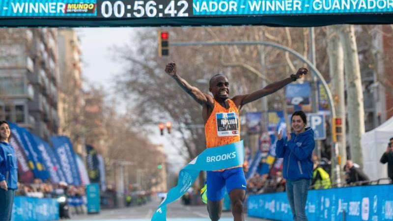 Kiplimo smashes world half-marathon record