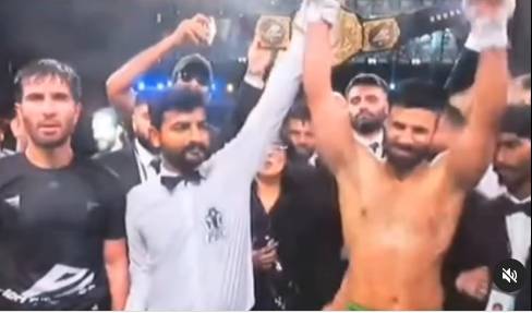 Rahim Pardesi's punches leave Feroze Khan with a bleeding face