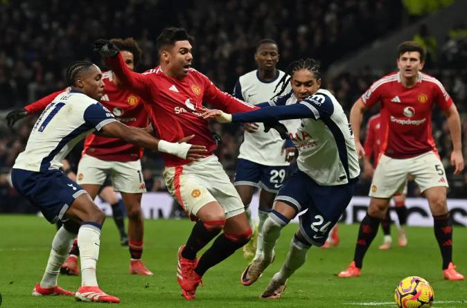 Tottenham beat Manchester United in battle of Premier League strugglers