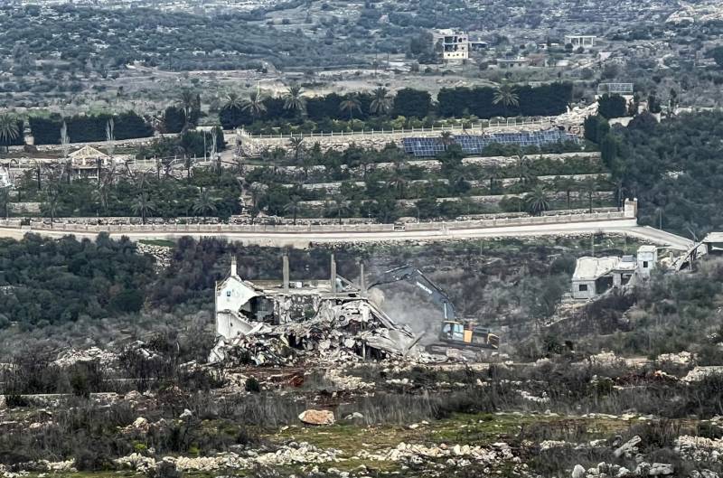 Israeli military says to remain at five 'strategic points' in Lebanon after Tuesday deadline