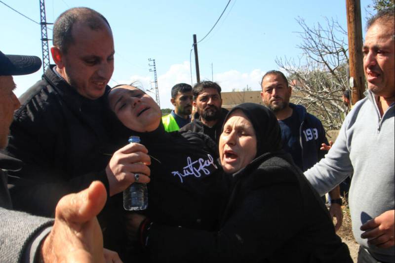 Lebanese wait to go home ahead of delayed Israeli pullout