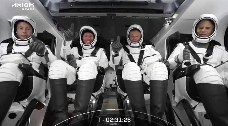 Musk sends SpaceX team to visit key US air traffic command center