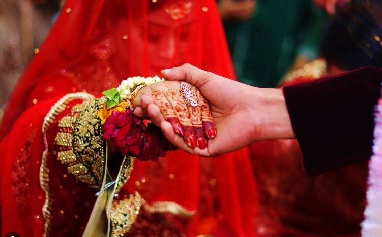 Bride dies in groom’s arms on wedding day in Lahore