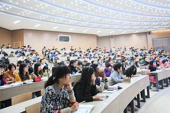 Two Pakistani students hailed as heroes for kind act in China