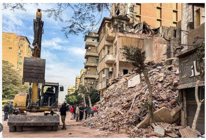 Cairo building collapse kills 10