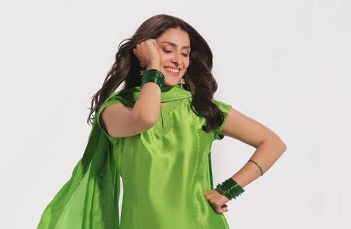 Ayeza Khan takes everyone to dance with mind-blowing steps to Hawa Hawai song
