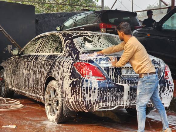 One-month ban imposed on car washing in Rawalpindi as water crisis deepens