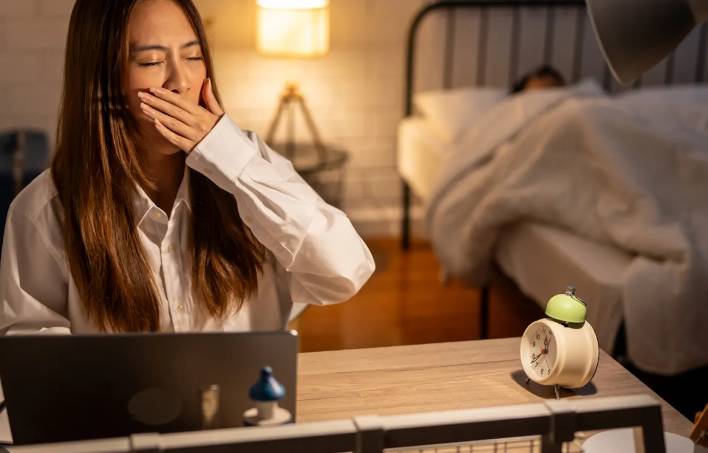 Staying up late? New study reveals its surprising effects on mental health
