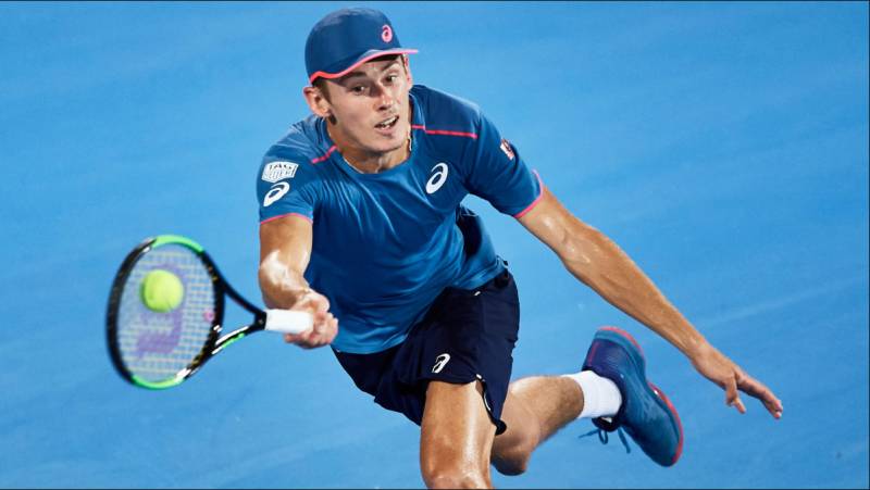 De Minaur cruises into Qatar quarters