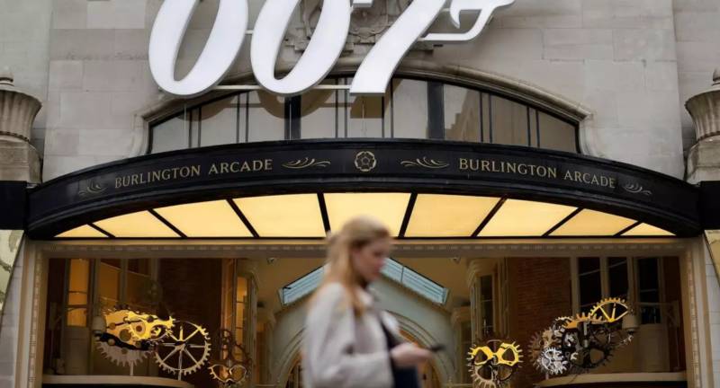 Bond franchise shifts to Amazon as Broccoli family steps back