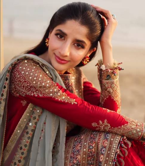 Newlywed back to work in favorite 'Laal Jora'