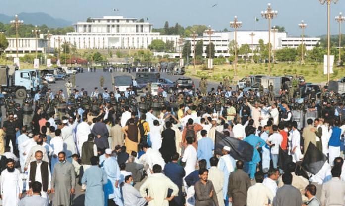 Govt employees hold sit-in in front of Parliament House