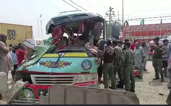 Man dies, 12 injured in two dumper-related accidents in Karachi