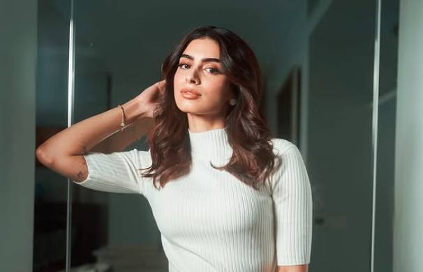 Khushi Kapoor 'back 2 school'
