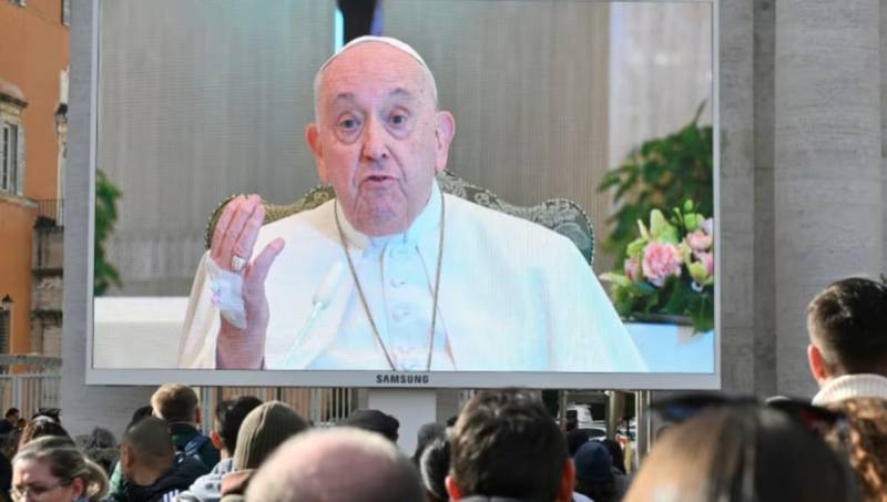 Pope's condition 'slightly improving': Vatican