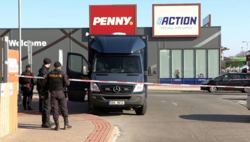 Teenager kills two women in knife attack at Czech shop