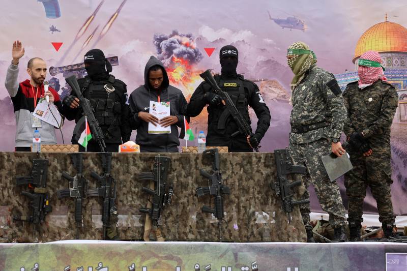 Hamas frees Israeli hostages in staged Gaza ceremony