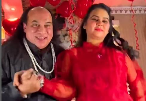 OMG! Chahat Fateh Ali Khan releases new song Chal Chal Paiya Paiya