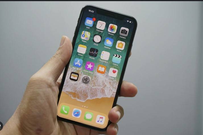 Change WhatsApp, iMessage settings, Apple issues ‘emergency’ iPhone warning