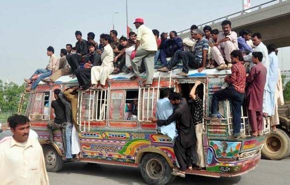 Devotee murdered on bus roof near Uch Sharif