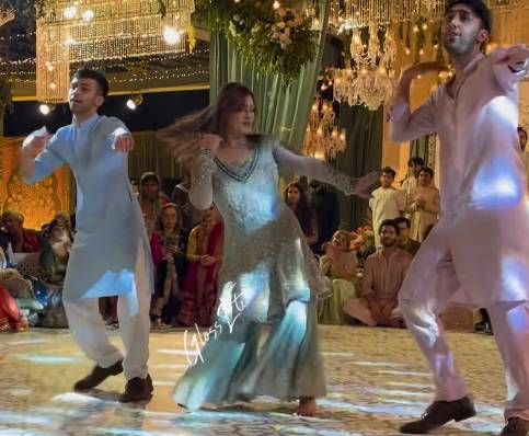 Kubra-Gohar wedding: Shazia Wajahat electrifying dance with sons on 'Billo Rani' rocks the stage 