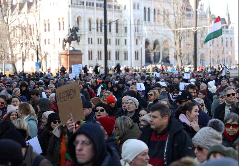 Thousands join Hungarians judges' rally
