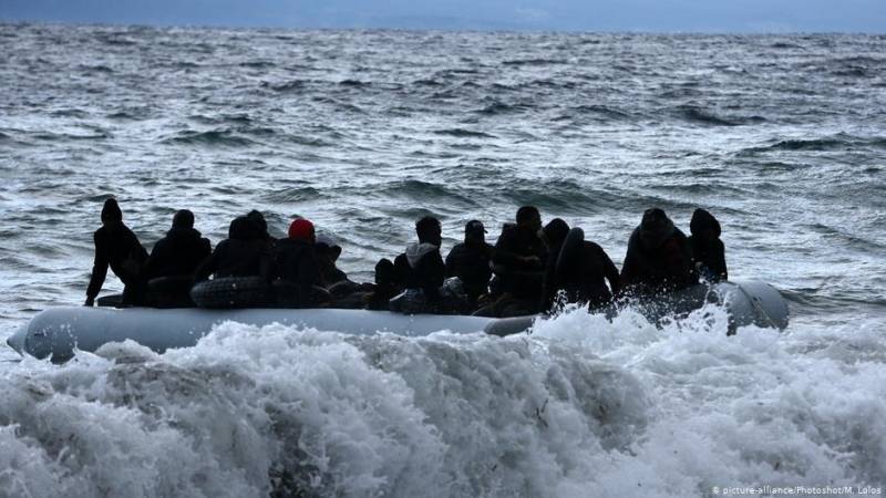 Girl dies as boat with migrants blocked from US sinks off Panama