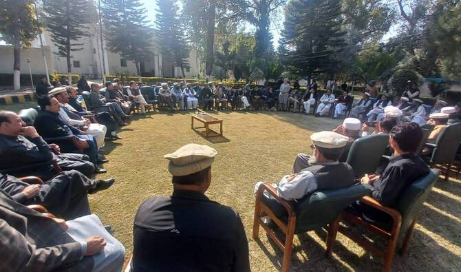 Kurram's warring Shia-Sunni tribes assure support to govt's peace efforts
