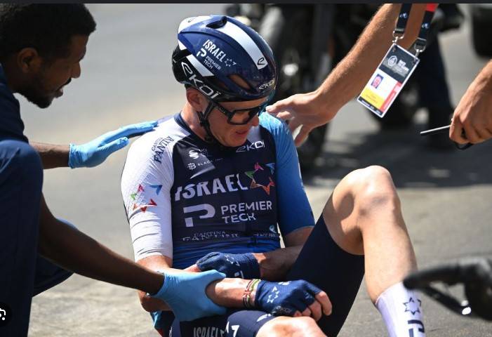 Cycling star Froome breaks collarbone in UAE Tour fall