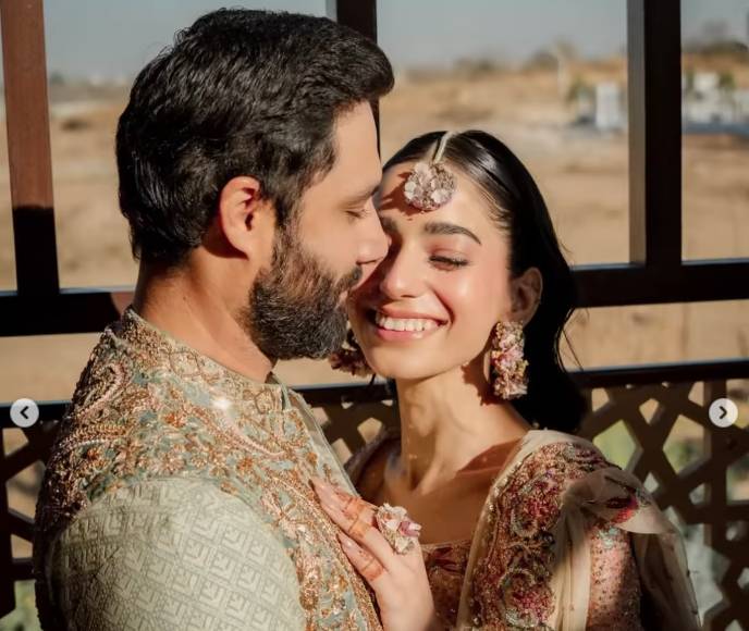 Netizens upset over Ahmed Ali Akbar's Mehndi outfit 