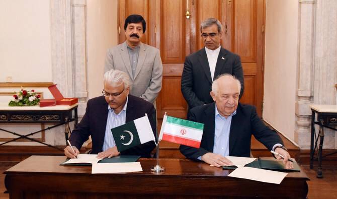 Pakistan, Iran sign agreement to boost trade to $10 billion