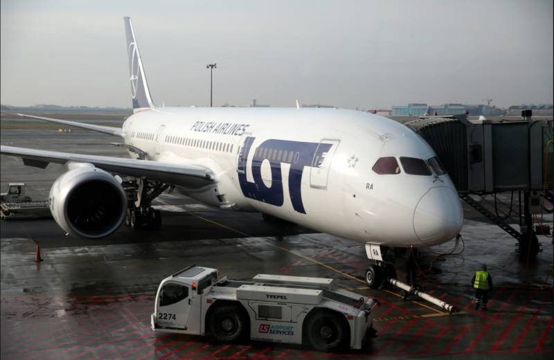 Poland's LOT to choose between Airbus and Embraer in 'coming months'