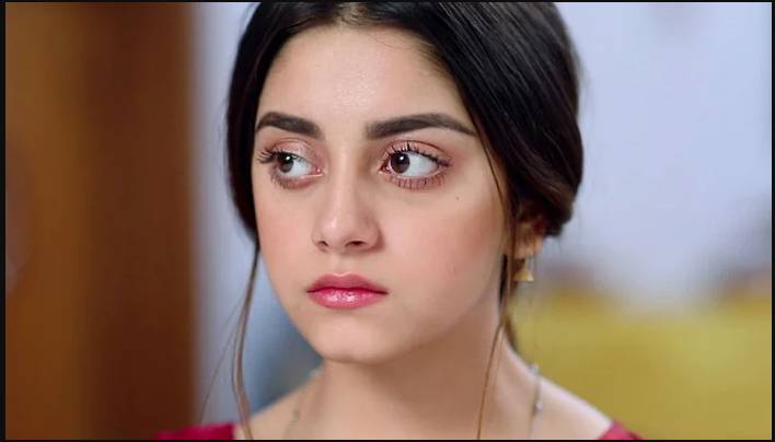 Alizeh Shah requests fans to pray for mother's recovery
