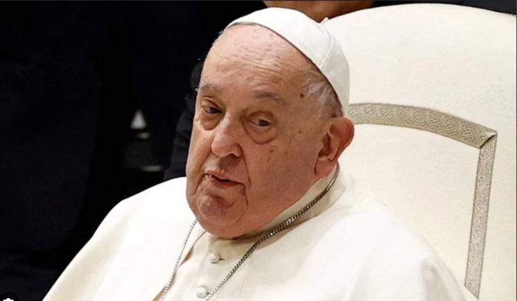 Ailing pope 'critical but stable', Vatican says