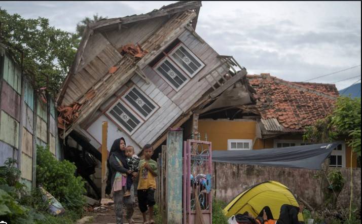 Indonesia residents run outside as shallow quake hits