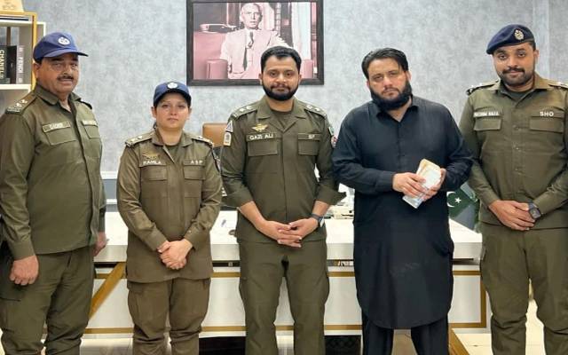 Rs2.3m robbery solved, Lahore police recover looted money