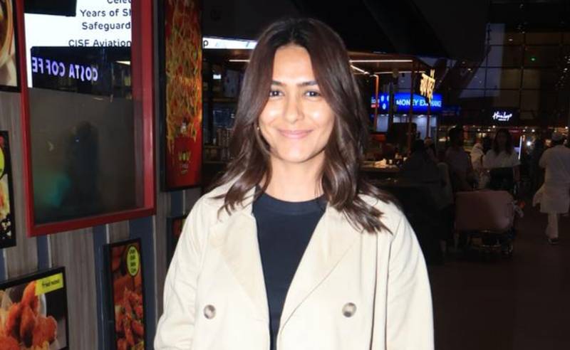 Natural beauty: Mrunal Thakur dazzles in no-makeup look