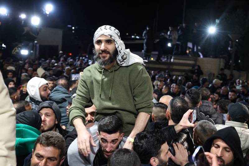 Hamas hands over bodies of Israelis as more Palestinian prisoners freed