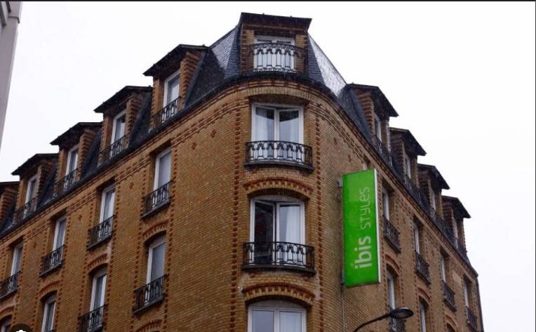 US mother who dropped baby from Paris window placed in care