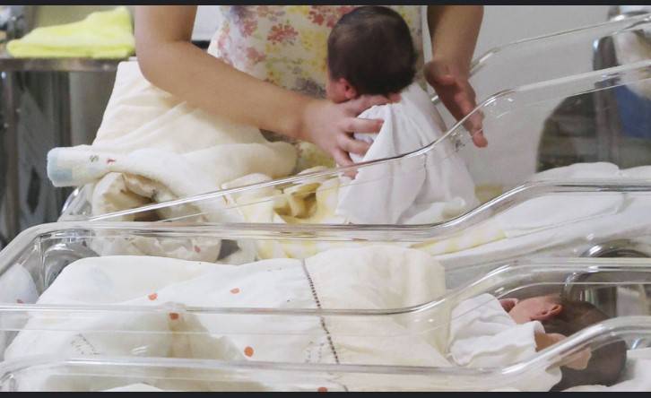 Japan births fall to new historic low