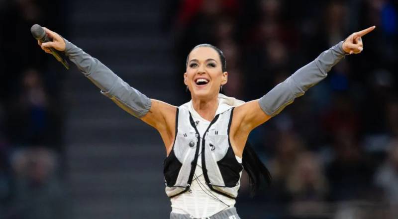 Katy Perry to head to space on Blue Origin all-women flight