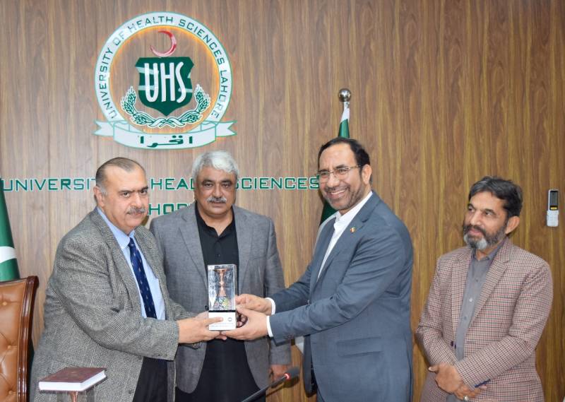 Pakistan, Iran to enhance medical cooperation