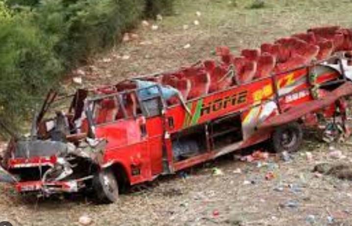 Eight perish in bus crash on Motorway in Chakwal