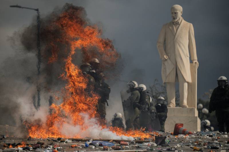 Violence mars Greece train crash mass protest