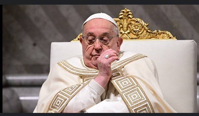 Ailing pope suffers breathing 'crisis'