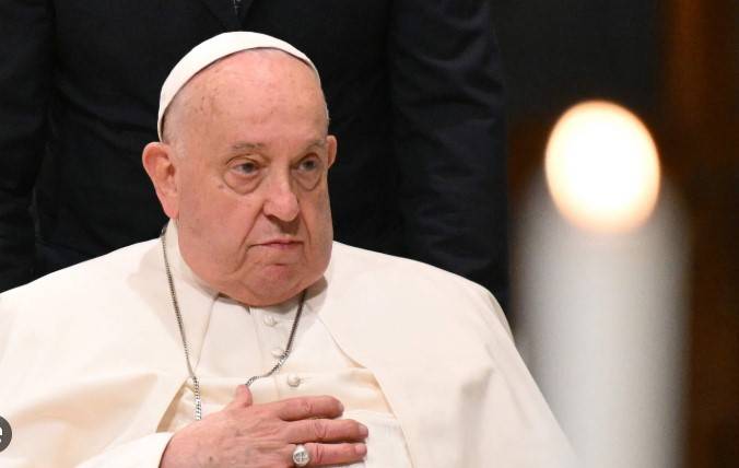 Pope spends 'peaceful night' after breathing crisis: Vatican